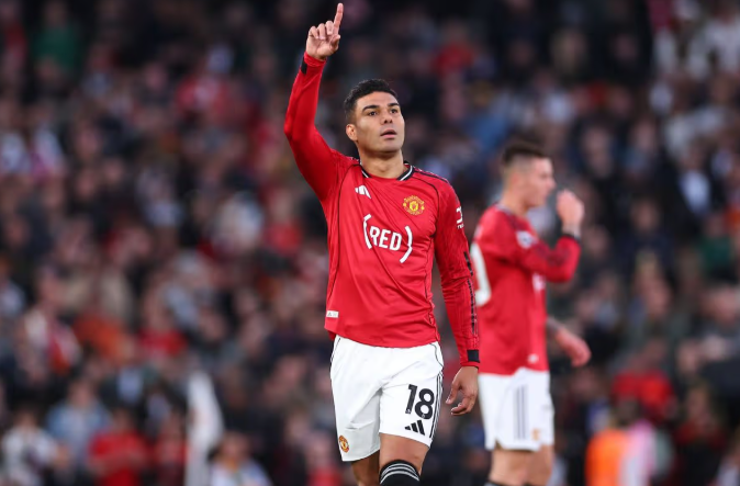 CASEMIRO CONDUCTS THE CROWD, FERNANDES SAYS SORRY, AND LAMMENS PULLS OFF A WORLDIE : UNITED MOMENTS YOU MISSED