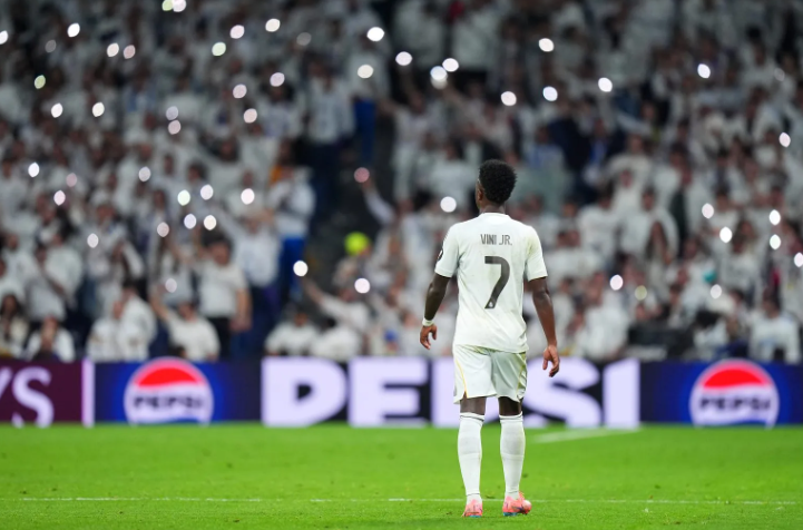 ‘Far From Neymar & Ronaldo!’ Brazilian Legend Gives Brutally Honest Verdict on Vinicius