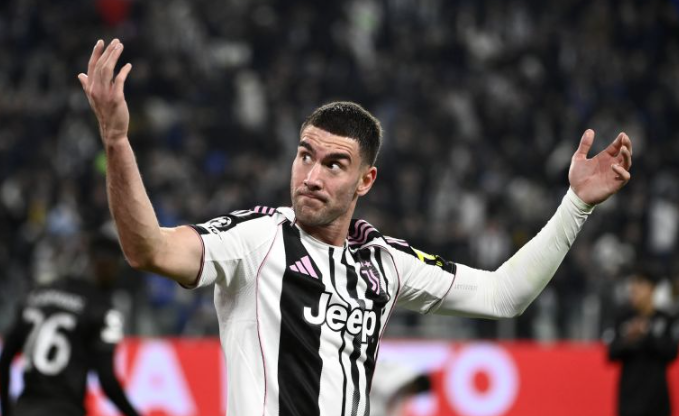 BAYERN REVIVE VLAHOVIC INTEREST AS JUVE CONTRACT SAGA DRAGS ON