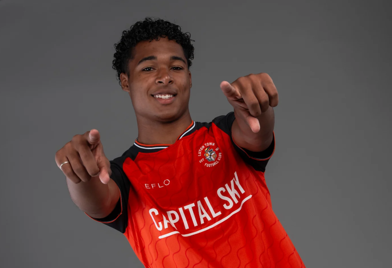 Blackpool nab Luton’s Walters after glowing tip-off from Wolves gaffer Edwards