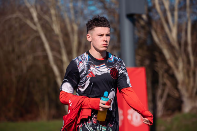 Man Utd news: Kai Rooney makes devastating statement as shock transfer move emerges Michael Carrick and Manchester United have seven games remaining to clinch a top four finish and return to the Champions League Manchester United might be in the midst of a long break without any football but that hasn't stopped the headlines coming thick and fast. Quirks of the fixture calendar mean Michael Carrick's side won't return to action until April 13, some 24 days after their last game at Bournemouth. A 2-2 draw on the south coast, combined with results elsewhere, means United remain third in the Premier League table. They're just one point clear of fourth-place Aston Villa but six clear of Liverpool in fifth and seven above Chelsea. Leeds will visit Old Trafford after the international break, while United's next game after that sees them travel to Stamford Bridge with a chance to give their top-four hopes a huge boost. Before then, though, they'll hope their players can come through the international break unscathed. During the current break from club football, some off-field matters - be they transfer rumours or other updates - have hit the headlines. Here are Mirror Football's latest lines. Rooney's season over Manchester United academy star Kai Rooney will miss the remainder of the season. The teenager delivered the painful update on social media on Thursday. "Disappointed to be out for the rest of the season. Back stronger next pre-season," he wrote on Instagram Stories. Rooney, the son of former United icon Wayne, made his Old Trafford debut earlier this season in the FA Youth Cup. He made six league appearances for the Under-18 side, scoring twice and adding one assist. Lewis-Skelly interest Arsenal youngster Myles Lewis-Skelly has been added to United's summer transfer shortlist, according to football.london. The England international has seen his opportunities in north London diminish after the loan addition of Piero Hincapie, whose move from Bayer Leverkusen is expected to be made permanent in the summer. Lewis-Skelly made his senior England debut last season after impressing at left-back, despite being mostly used in midfield in his academy days. He made 23 league appearances for Arsenal's first-team last term, many of them starts, but has played just 312 minutes in the competition this time around. "Every season is different," Arsenal boss Mikel Arteta said of the youngster earlier this month. "He had very good moments in this season. He had other moments when he hasn't played in that much." United appear to be in the market for a new left-back in the summer, while Lewis-Skelly's age and versatility will surely be seen as benefits. They signed teenage full-back Diego Leon from Cerro Porteno in 2025 but the Paraguayan has predominantly been part of the Under-21 set up this term.