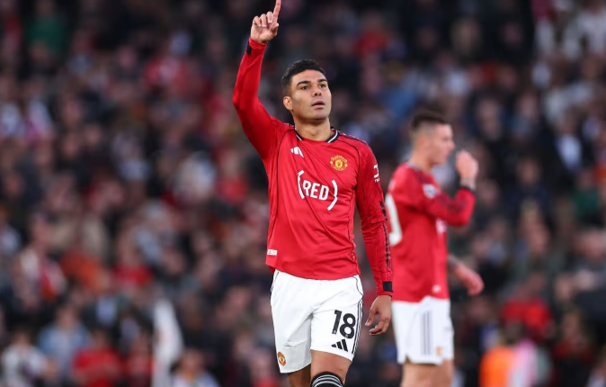 CASEMIRO CONDUCTS THE CROWD, FERNANDES SAYS SORRY, AND LAMMENS PULLS OFF A WORLDIE : UNITED MOMENTS YOU MISSED