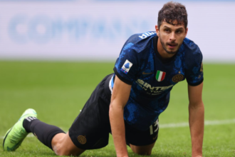 ‘He Doesn’t Want to Leave’ Ex-Inter Defender Insists Bastoni Will Snub Barcelona Despite Fan Backlash