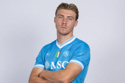 HOJLUND EXIT TRIGGERED: NAPOLI OBLIGATION TO PAY £38M AS UNITED AVOID PSR LOSS