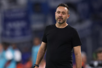 Spurs take aggressive stance in Fernandes pursuit as United baulk at price